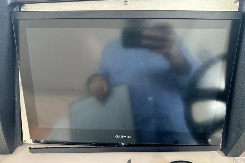 Slide: The Image of Garmin display on 2011 Cruisers Yachts 540 Sports Coupe dashboard. - 8