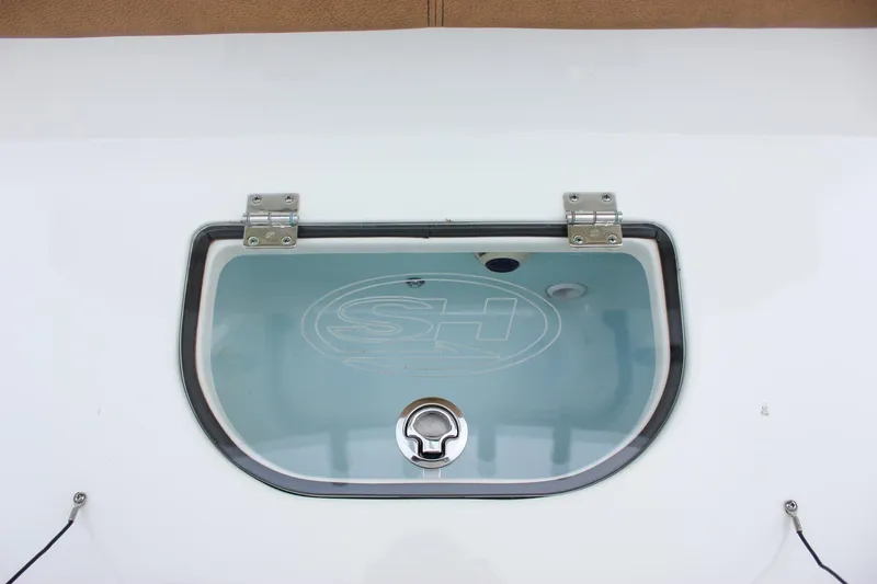 Slide: The Image of Livewell hatch on 2020 Sea Hunt Ultra 275 SE boat. - 27