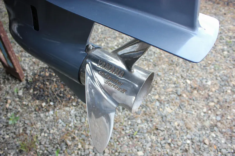 Slide: The Image of Yamaha Saltwater Series II propeller on 2020 Sea Hunt Ultra 275 SE boat. - 9