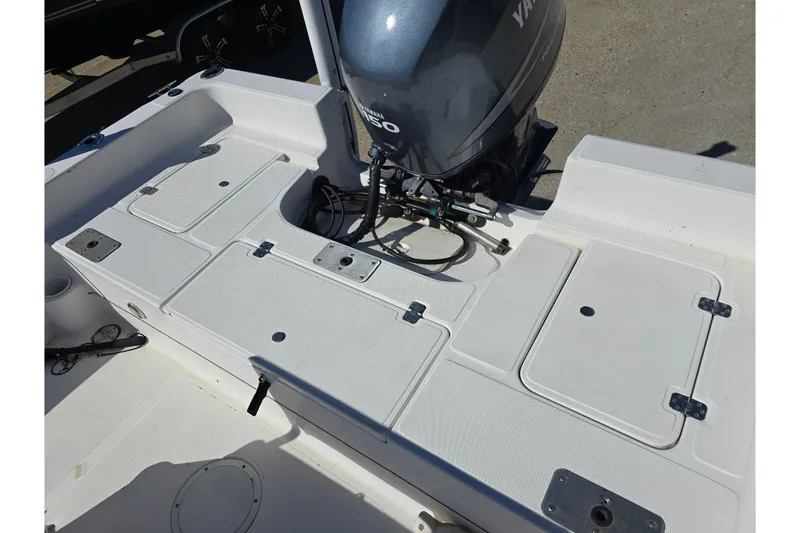 Slide: The Image of 2006 Sea Quest 2100 Probay boat deck with Yamaha outboard motor. - 7