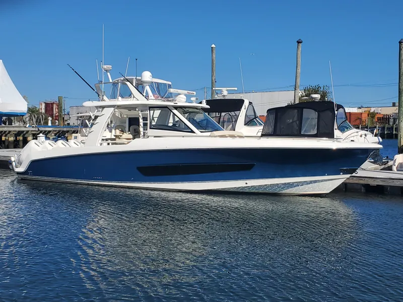 Slide: The Image of Boston Whaler 420 Outrage 2017 - 2