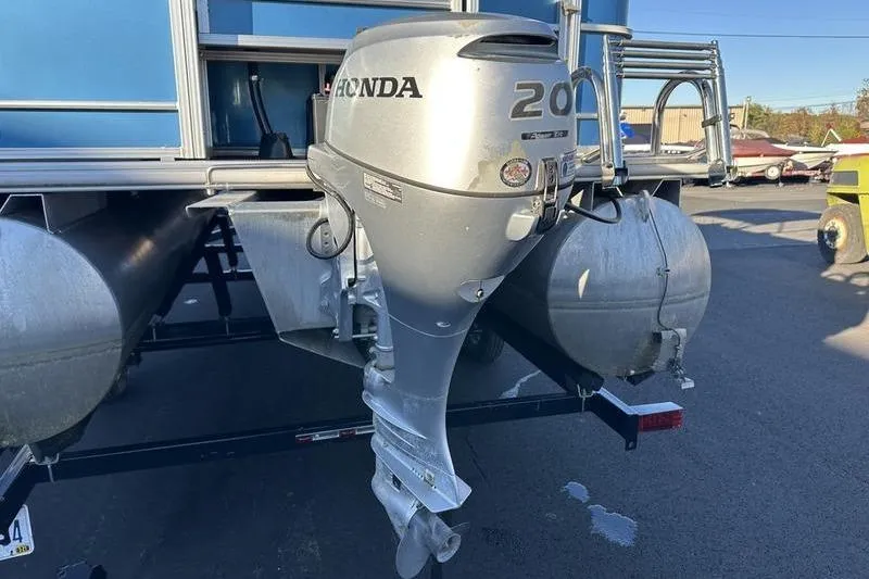 Slide: The Image of 2019 Starcraft EX 20 F4 pontoon boat with Honda 200 outboard motor. - 11