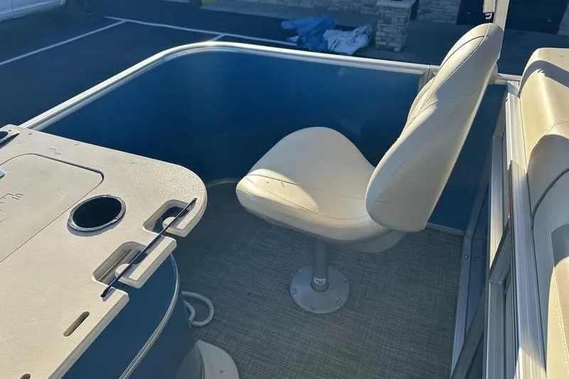Slide: The Image of 2019 Starcraft EX 20 F4 boat interior with white seating and table. - 23
