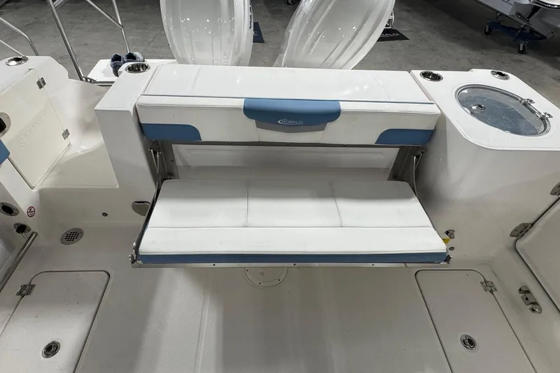 Slide: The Image of Robalo R257 Dual Console 2026 - 12