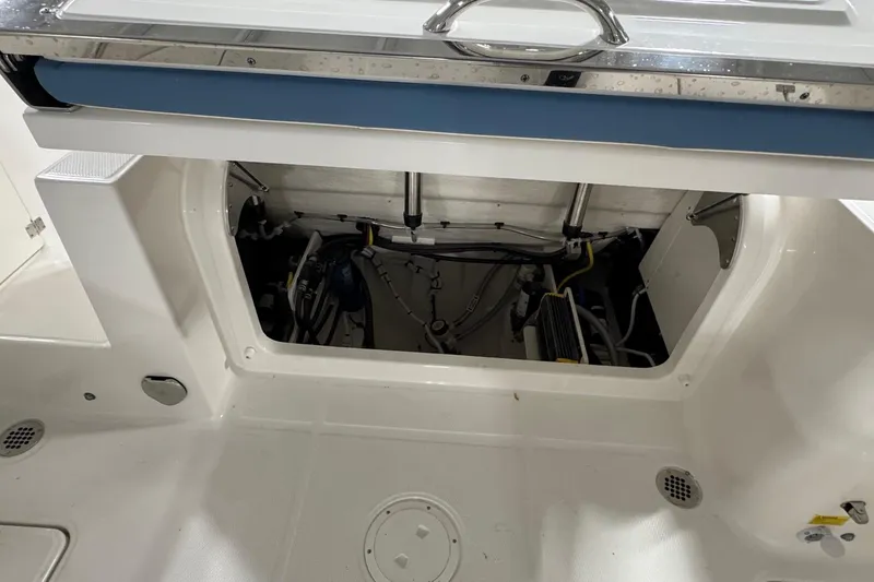 Slide: The Image of Robalo R257 Dual Console 2026 - 13