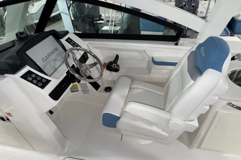 Slide: The Image of Robalo R257 Dual Console 2026 - 4