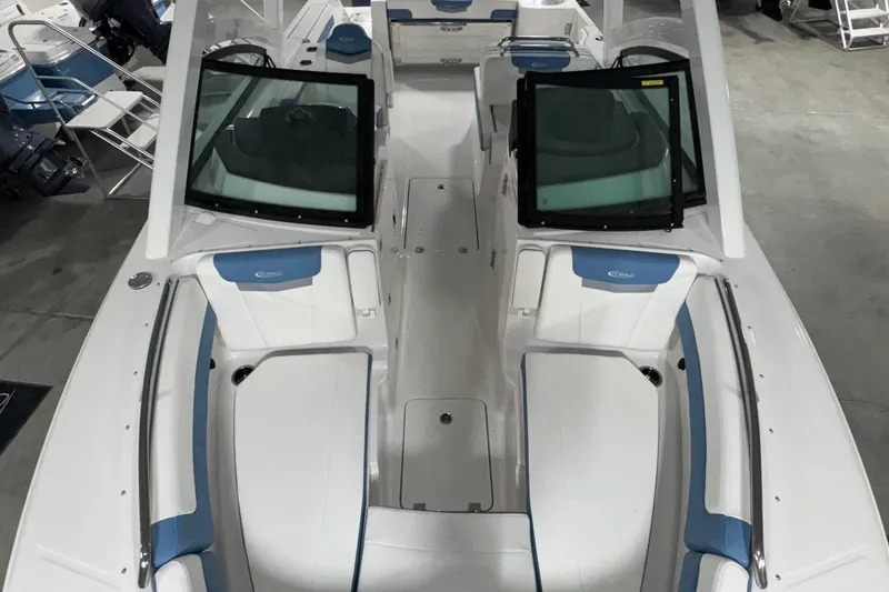 Slide: The Image of Robalo R257 Dual Console 2026 - 5