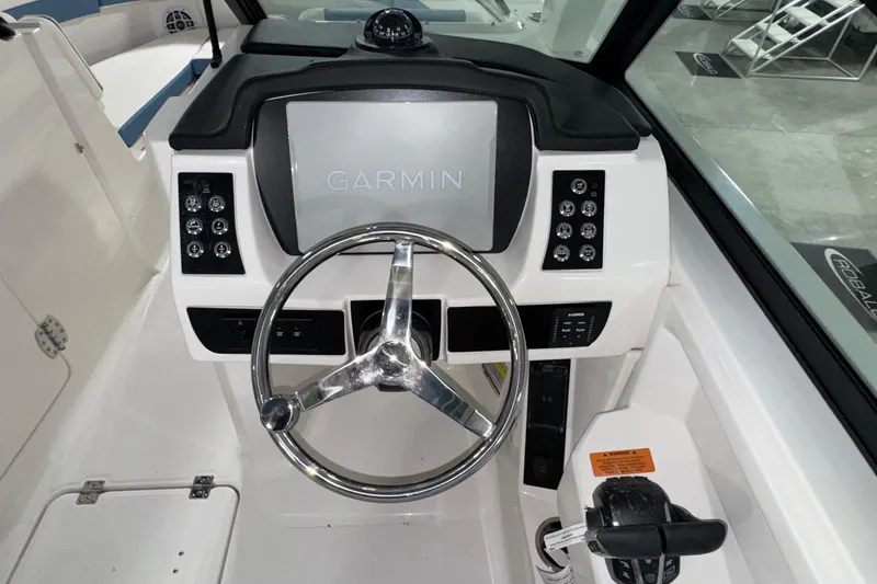 Slide: The Image of Robalo R257 Dual Console 2026 - 24