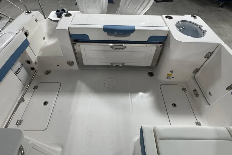 Slide: The Image of Robalo R257 Dual Console 2026 - 9