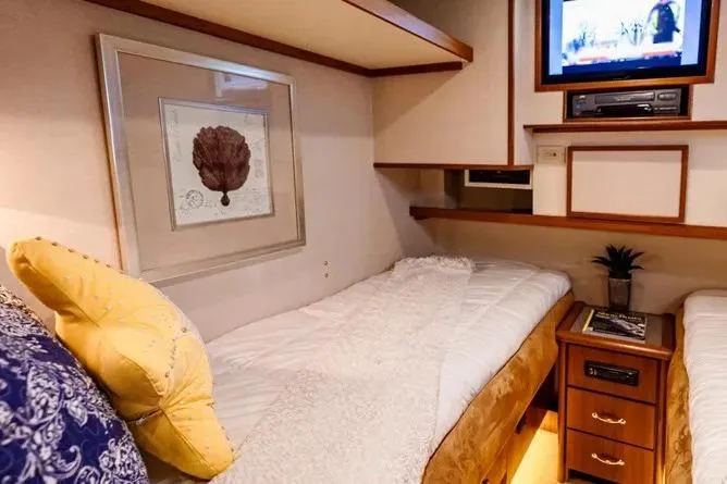 Slide: The Image of Luxurious cabin interior of 2000 Pacific Mariner 65 Motoryacht with twin beds and TV. - 20