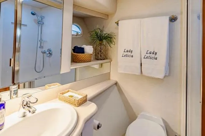Slide: The Image of Bathroom interior of 2000 Pacific Mariner 65 Motoryacht with towels and shower. - 21