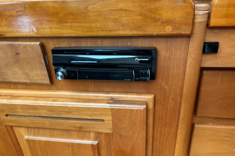 Slide: The Image of Pioneer AM/FM/DVD - 40