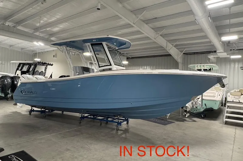 The Image of Robalo R270 Center Console 2026 - 1