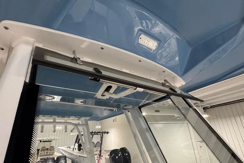 Slide: The Image of Robalo R270 Center Console 2026 - 12