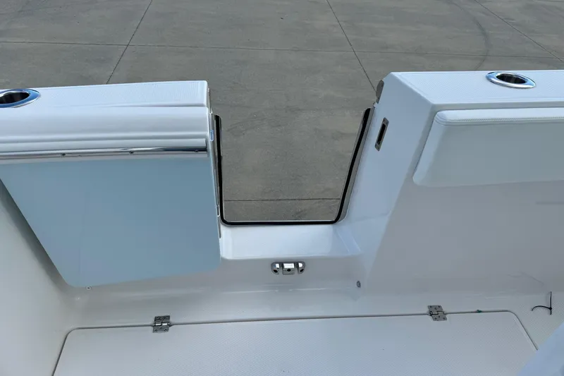 Slide: The Image of 2025 Robalo R360 Center Console boat with open transom door. - 20