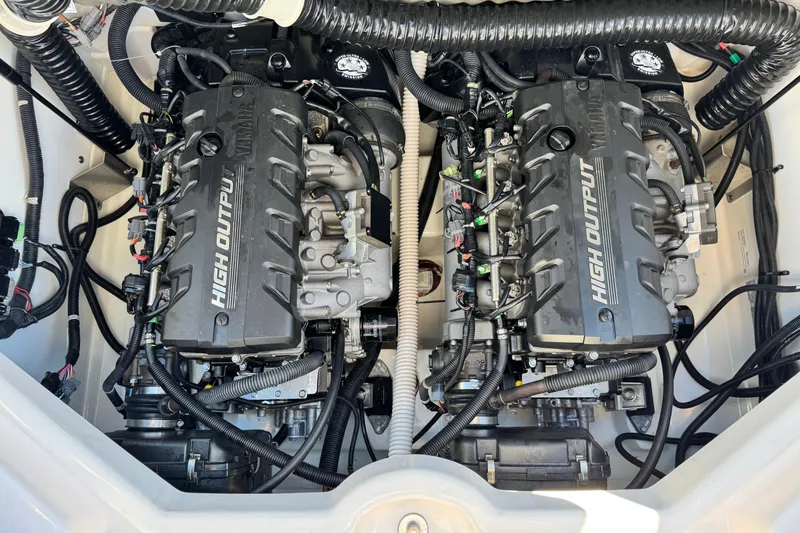 Slide: The Image of 2022 Yamaha Boats 212SE high output engines in engine compartment. - 22