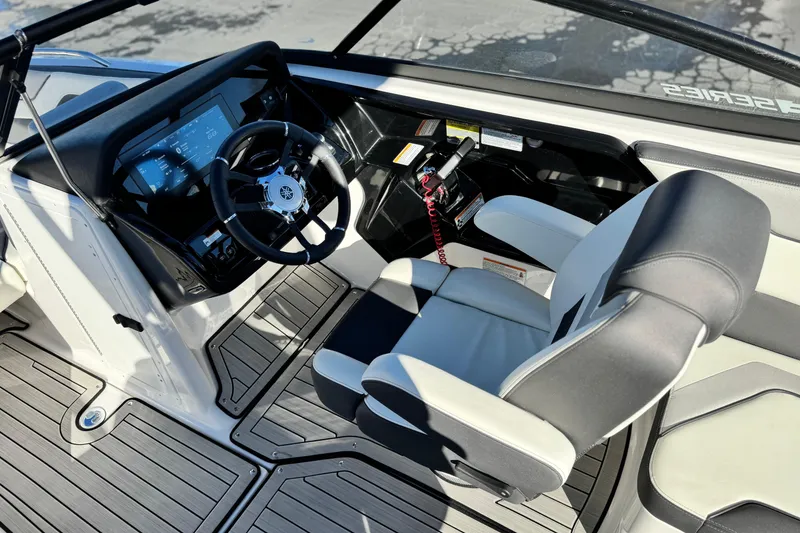 Slide: The Image of 2022 Yamaha Boats 212SE cockpit with modern steering and comfortable seating. - 25