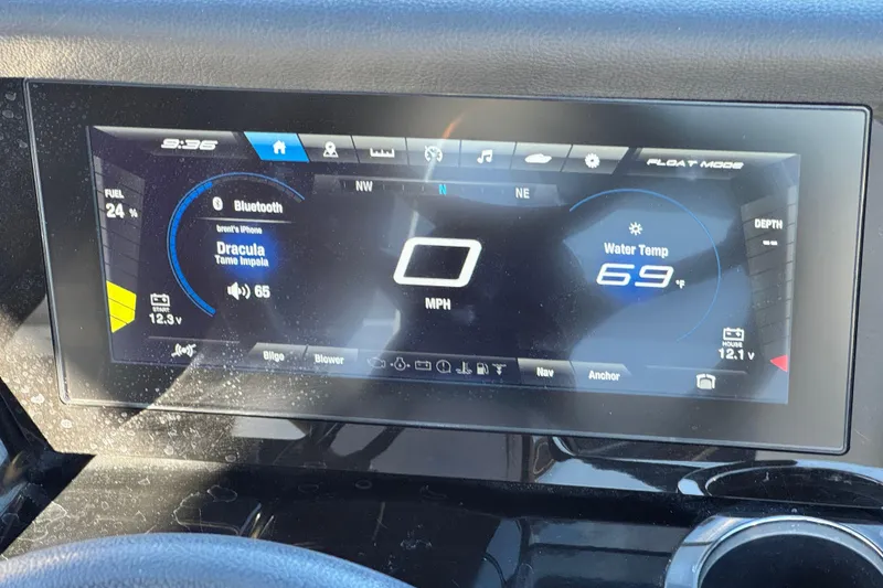 Slide: The Image of Dashboard of 2022 Yamaha Boats 212SE showing Bluetooth, water temperature, and fuel level. - 28