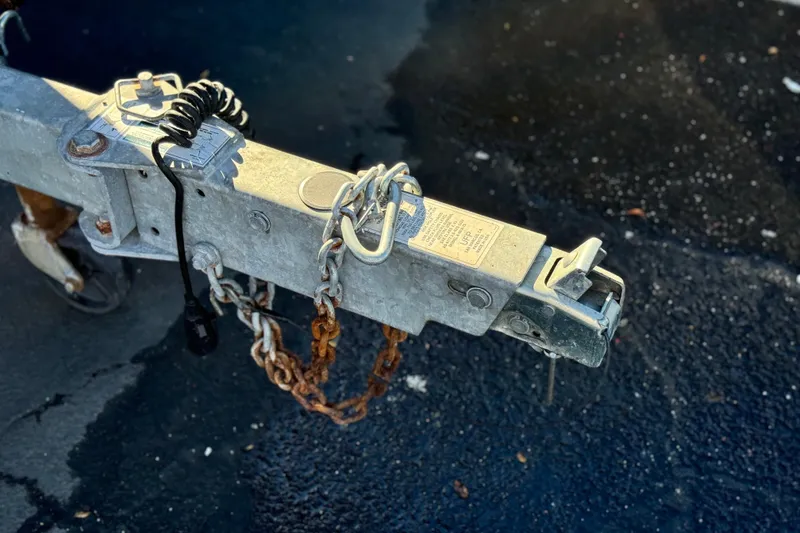 Slide: The Image of Trailer hitch of a 2022 Yamaha Boats 212SE on wet pavement. - 35