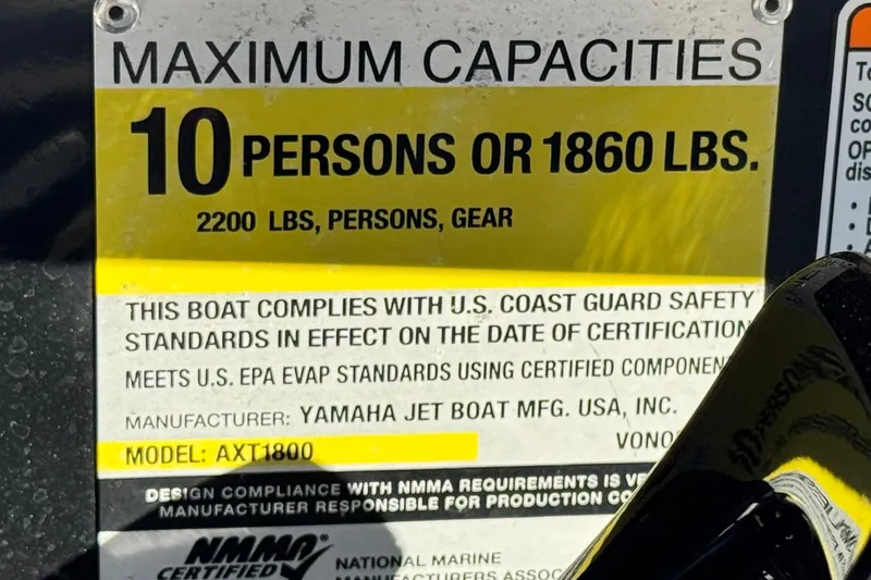 Slide: The Image of Yamaha Boats 2022 212SE capacity label, 10 persons or 1860 lbs, safety compliance. - 36
