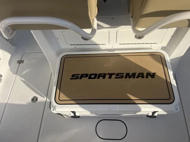 Slide: The Image of Sportsman Heritage 261 Center Console 2026 - 10