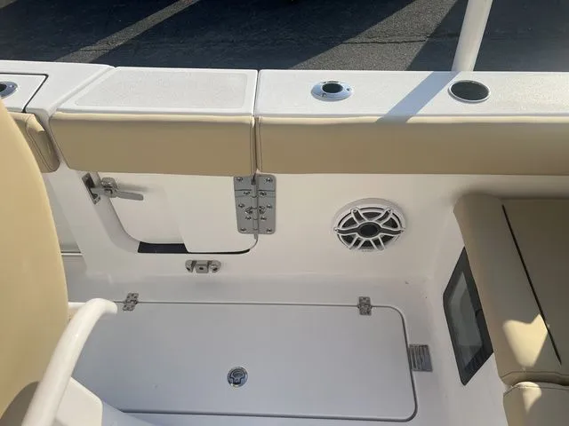 Slide: The Image of Sportsman Heritage 261 Center Console 2026 - 8