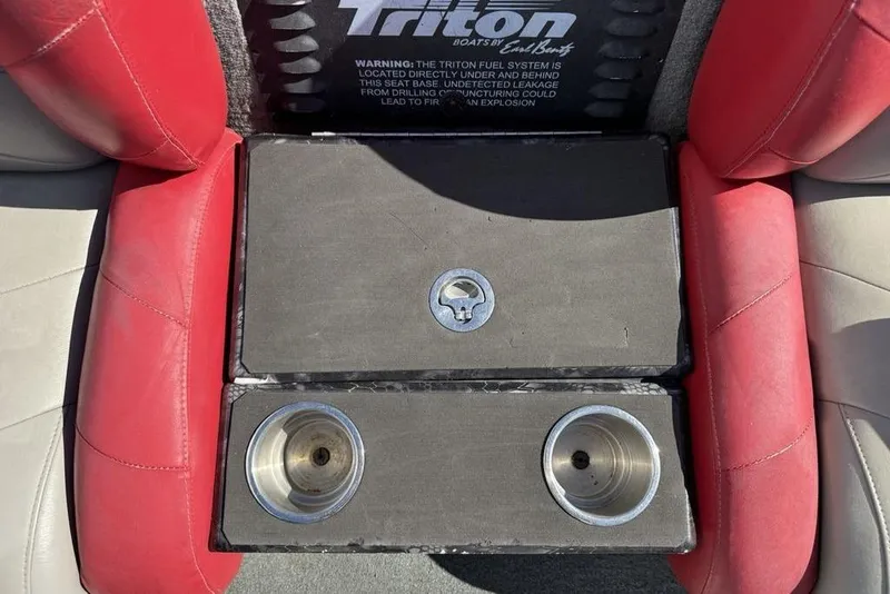Slide: The Image of 2005 Triton TR-21 boat interior with storage compartment and cup holders. - 21
