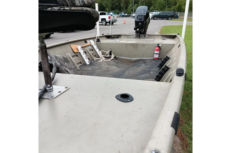 Slide: The Image of 2006 Alumacraft Crappie Jon boat interior with motor, ropes, and fire extinguisher. - 10