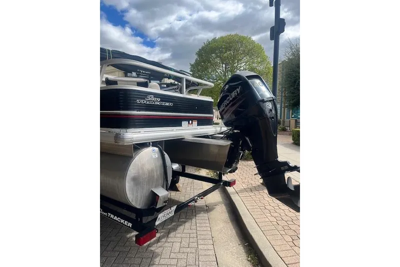 Slide: The Image of 2013 Sun Tracker Bass Buggy 18 DLX pontoon boat with Mercury outboard motor. - 37