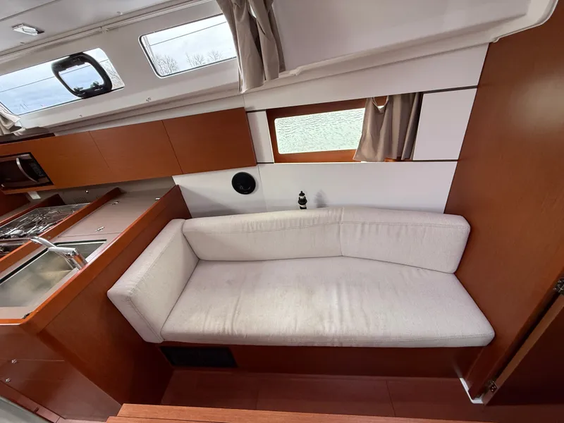 Slide: The Image of Beneteau Oceanis 35.1 2018 - 11