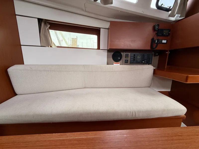 Slide: The Image of Beneteau Oceanis 35.1 2018 - 12