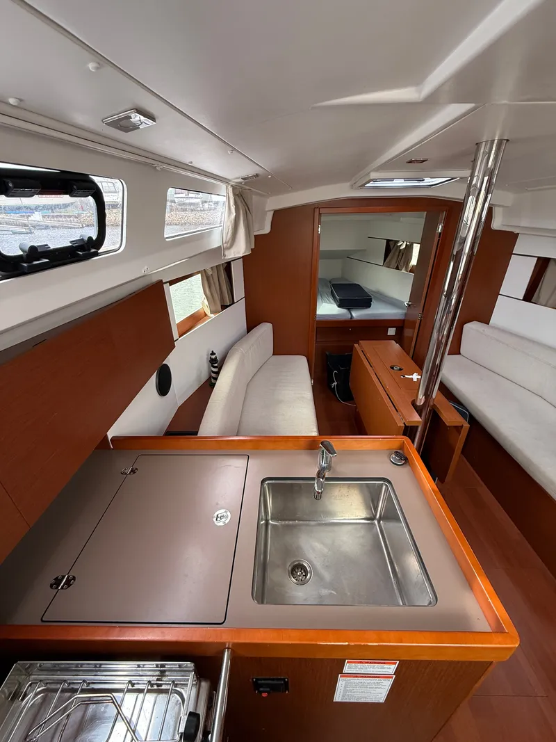 Slide: The Image of Beneteau Oceanis 35.1 2018 - 15