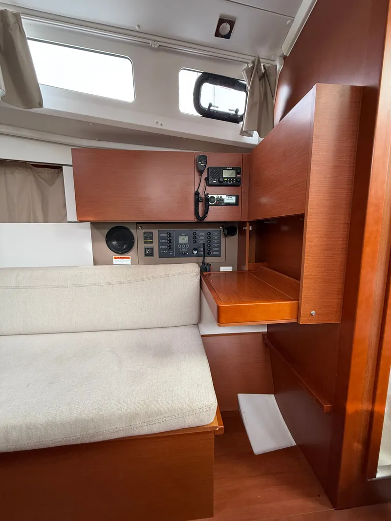 Slide: The Image of Beneteau Oceanis 35.1 2018 - 16