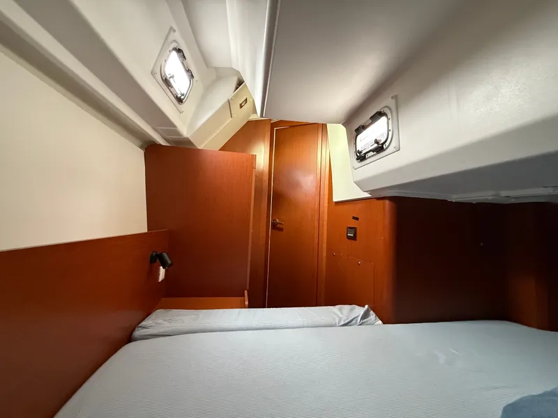 Slide: The Image of Beneteau Oceanis 35.1 2018 - 24