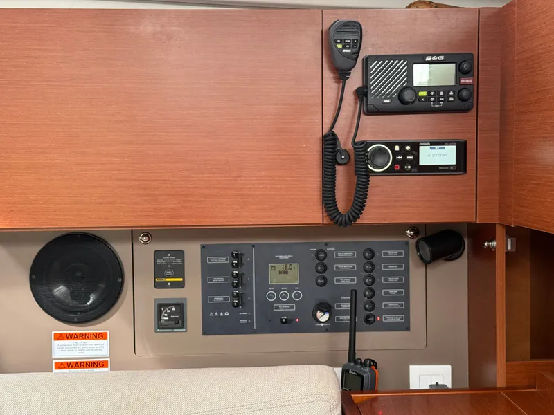 Slide: The Image of Beneteau Oceanis 35.1 2018 - 28