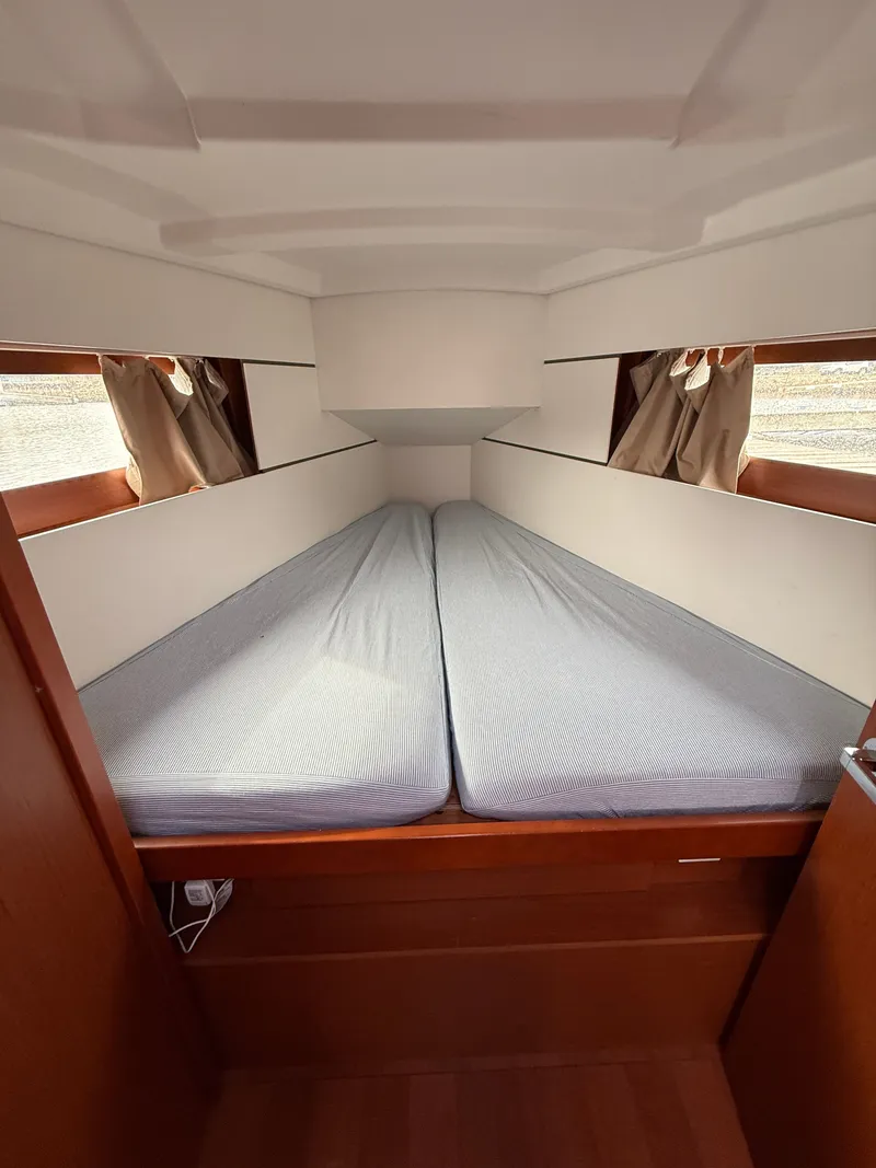 Slide: The Image of Beneteau Oceanis 35.1 2018 - 29