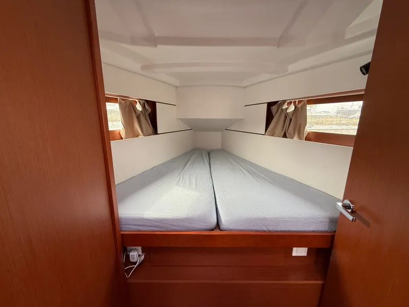 Slide: The Image of Beneteau Oceanis 35.1 2018 - 30