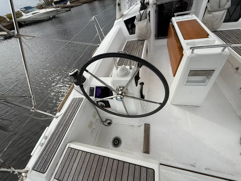 Slide: The Image of Beneteau Oceanis 35.1 2018 - 8