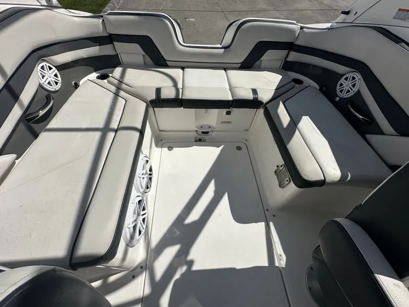 Slide: The Image of Yamaha 242 Limited S 2017 - 10