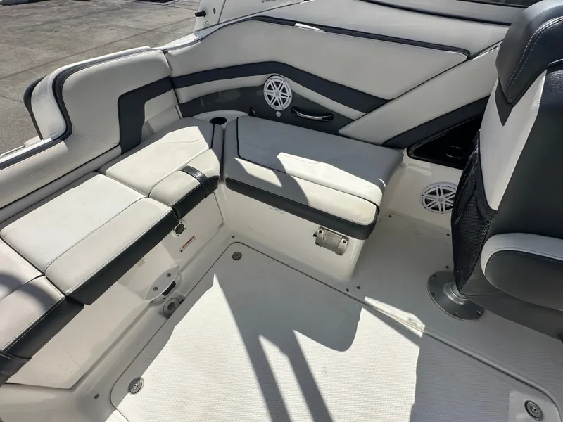 Slide: The Image of Yamaha 242 Limited S 2017 - 11