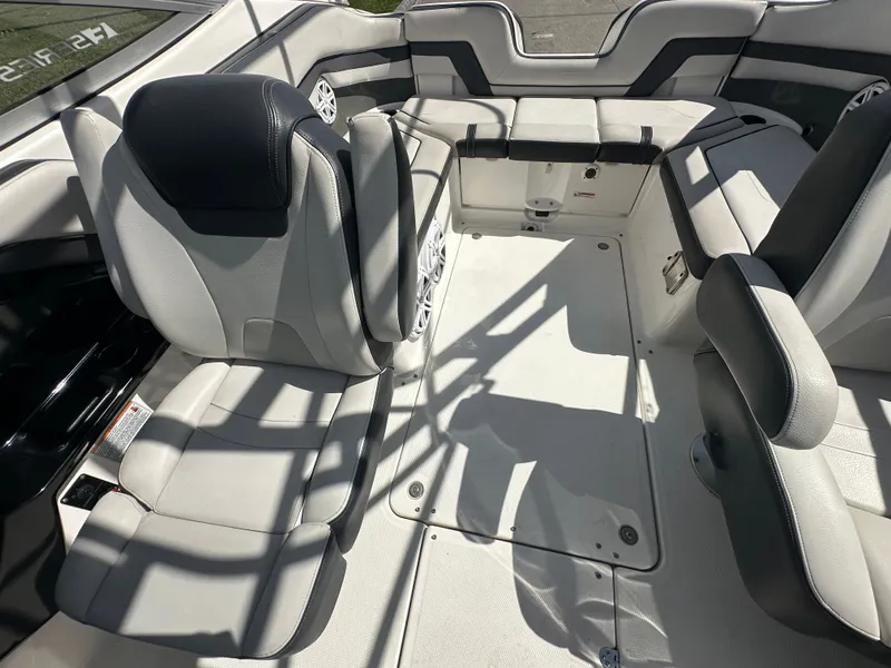 Slide: The Image of Yamaha 242 Limited S 2017 - 14