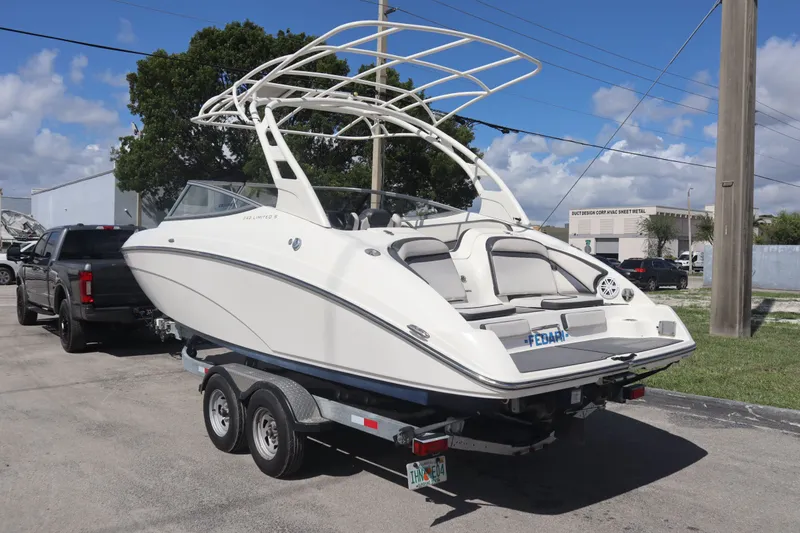 Slide: The Image of Yamaha 242 Limited S 2017 - 3