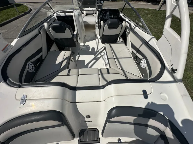 Slide: The Image of Yamaha 242 Limited S 2017 - 6