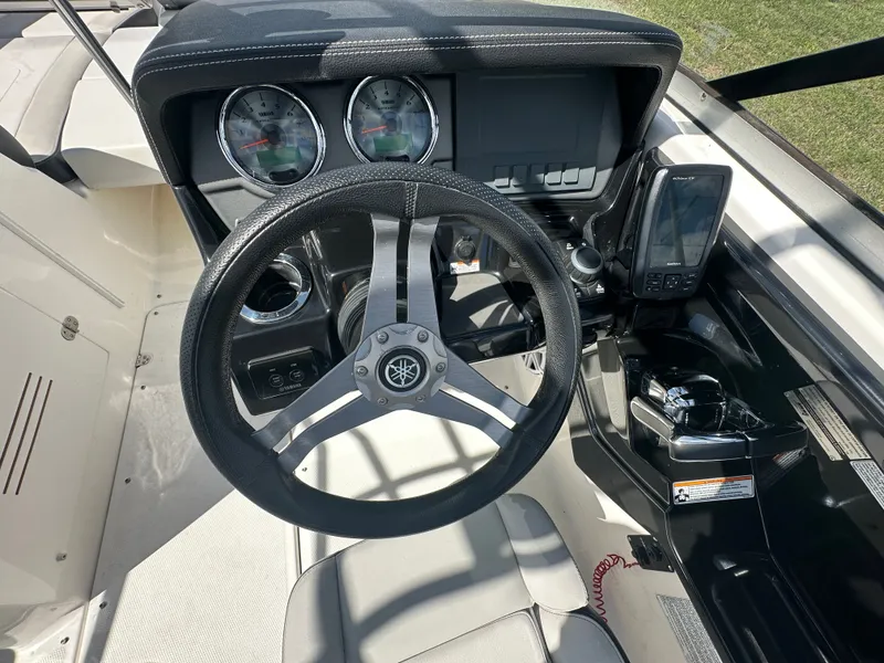 Slide: The Image of Yamaha 242 Limited S 2017 - 7