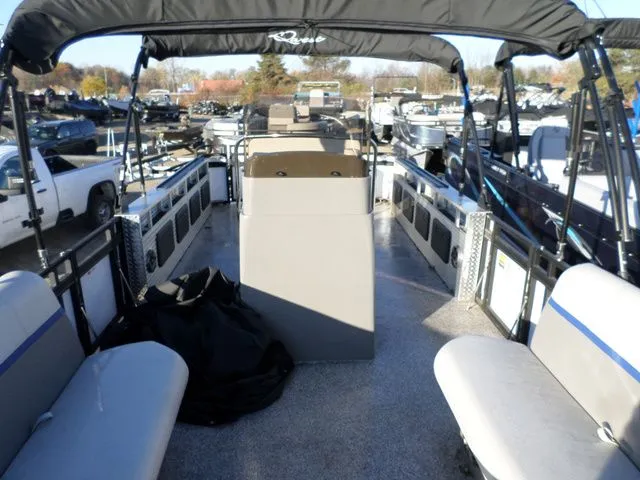 Slide: The Image of Angler 8522 Troll LT 2022 - 3