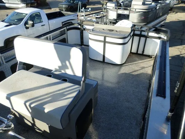 Slide: The Image of Angler 8522 Troll LT 2022 - 4