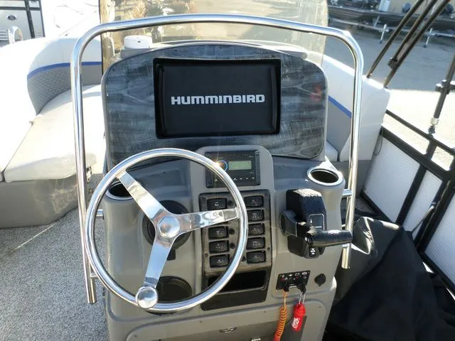 Slide: The Image of Angler 8522 Troll LT 2022 - 6