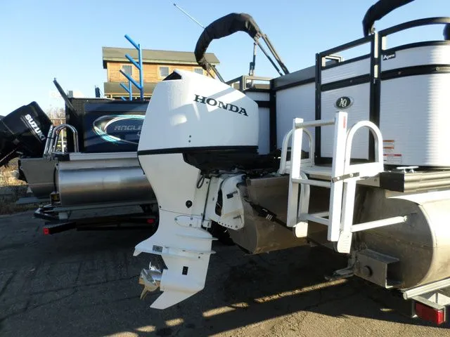 Slide: The Image of Angler 8522 Troll LT 2022 - 8