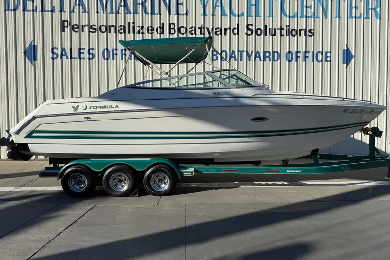 The Image of 2000 Formula 280 Sun Sport boat on trailer at Delta Marine Yacht Center. - 0