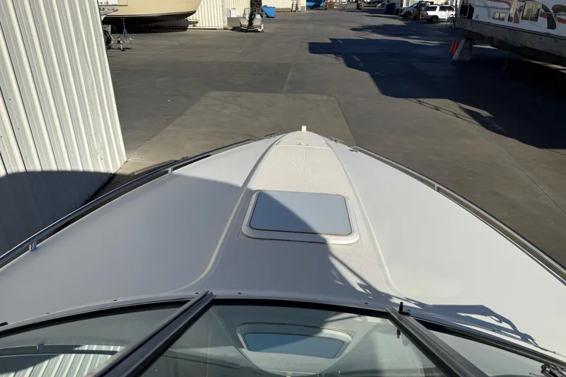 Slide: The Image of Bow view of a 2000 Formula 280 Sun Sport boat in a marina setting. - 18